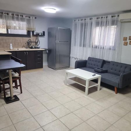 B&B Amit 18 Minutes From The Airport - אירוח כפרי עמית 18 דקות משדה תעופה Petach Tikva Exteriör bild