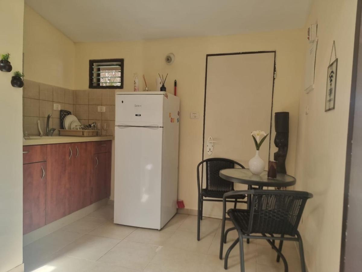 B&B Amit 18 Minutes From The Airport - אירוח כפרי עמית 18 דקות משדה תעופה Petach Tikva Exteriör bild